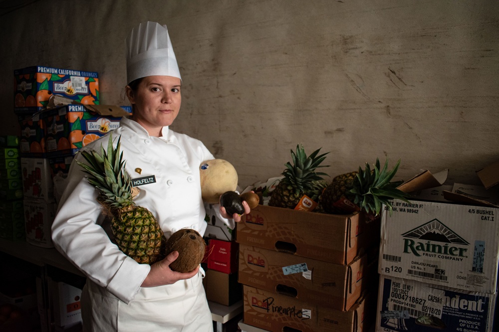 Reserve Soldier cooks for holistic readiness