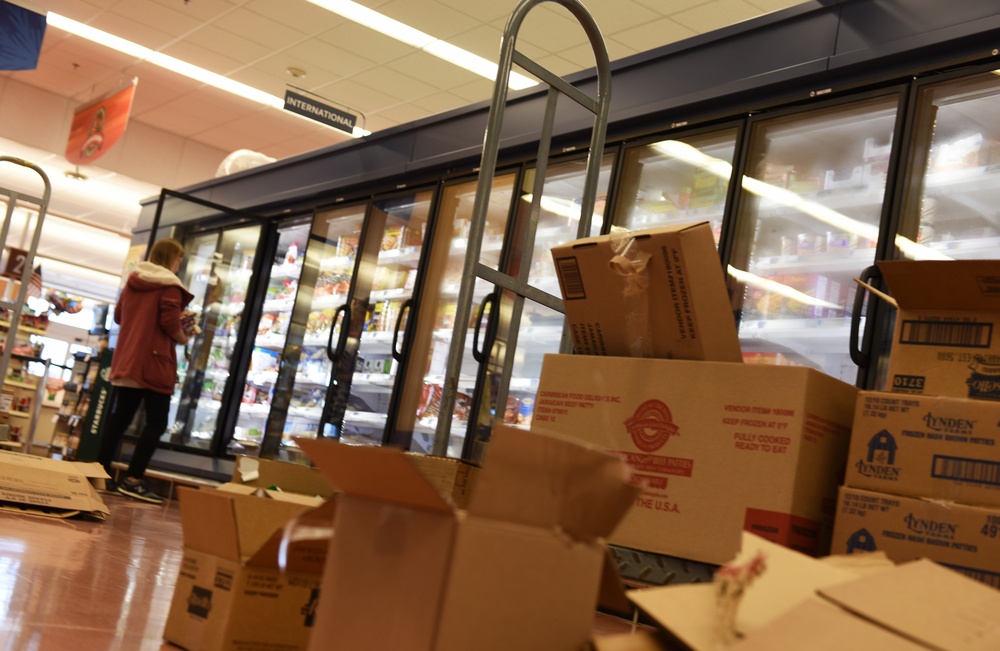 Volunteers help stock shelves, clean at Fort Knox Commissary in response to overwhelming demand