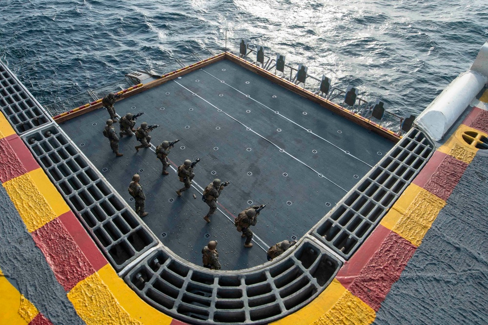 31st Marine Expeditionary Unit Conducts Live Fire Exercise.