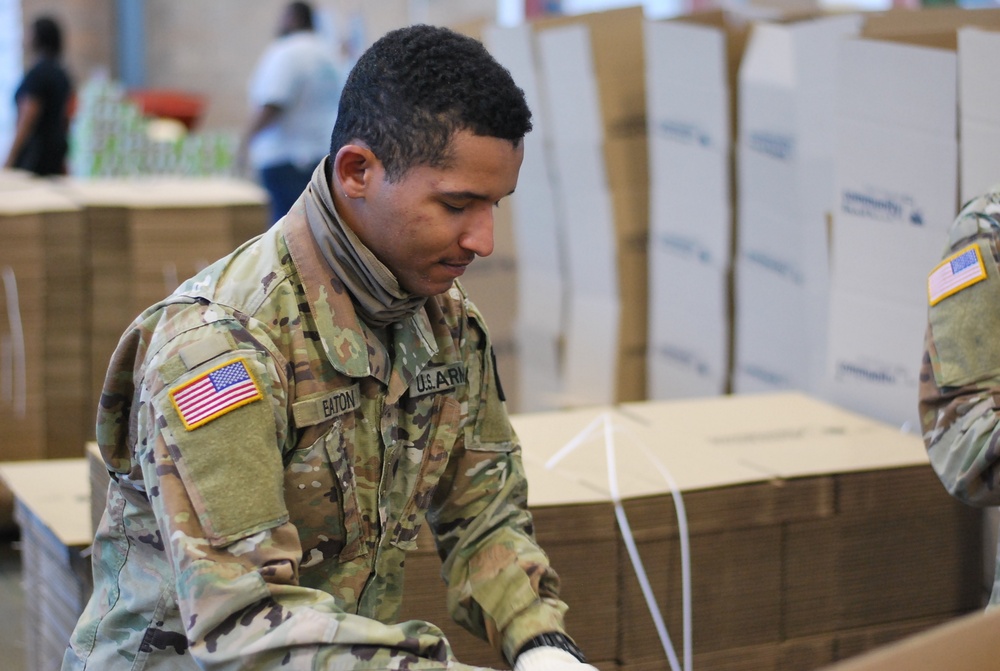 Service members from the 128th BSB provide support in cooperation with the Greater Pittsburgh Community Food Bank.