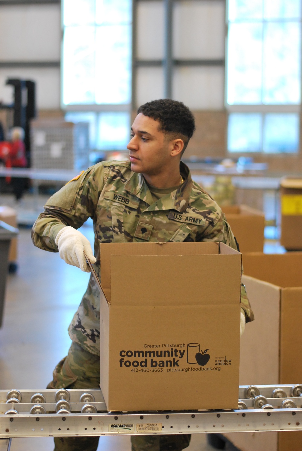 Service members from the 128th BSB provide support in cooperation with the Greater Pittsburgh Community Food Bank