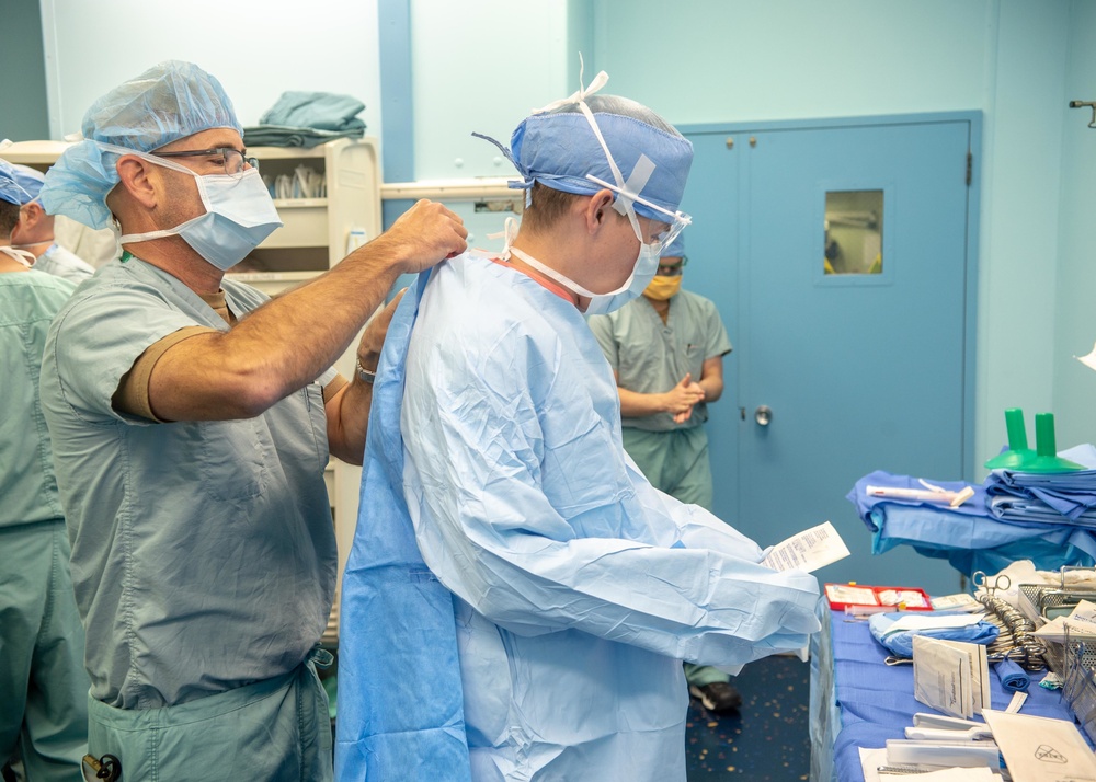 Sailors Prepare for Surgery Aboard USNS Mercy (T-AH 19)