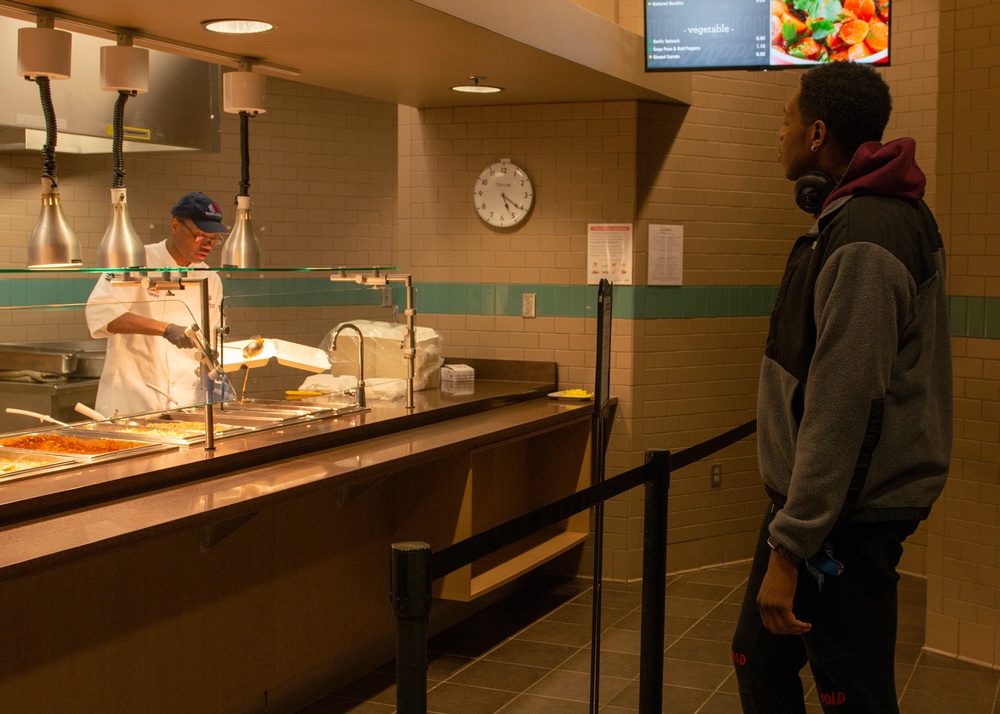 JBER dining operations fuel troops amid COVID-19 concerns