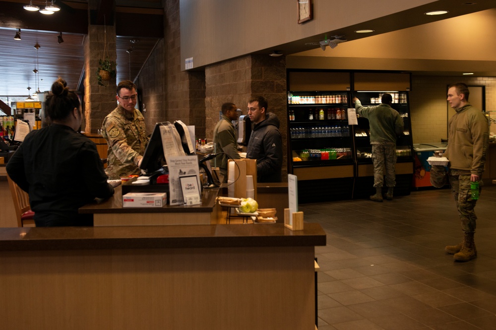 JBER dining operations fuel troops amid COVID-19 concerns