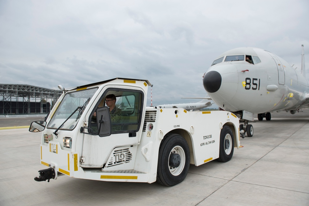 VP-4 Sailor Tows P-8A
