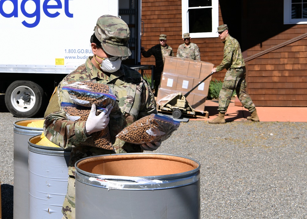 Cal Guardsmen distribute food to Napa Valley residents