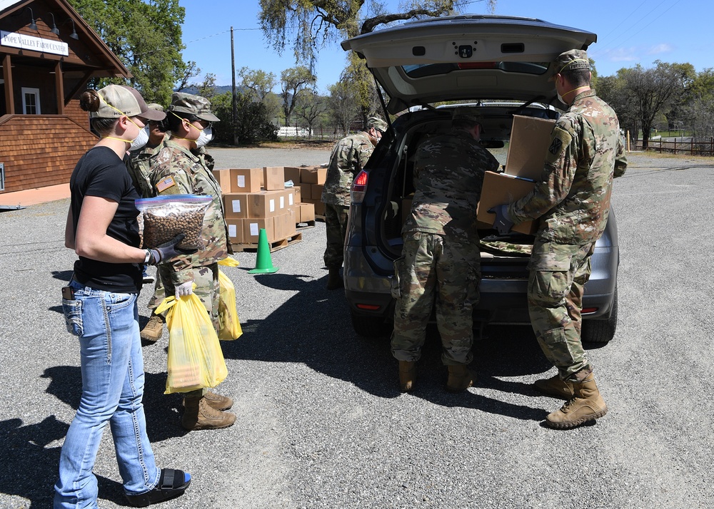 Cal Guardsmen distribute food to Napa Valley residents