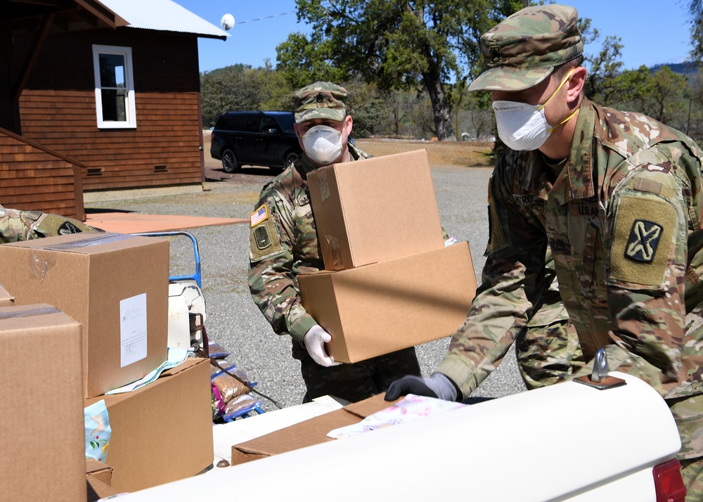 Cal Guardsmen distribute food to Napa Valley residents