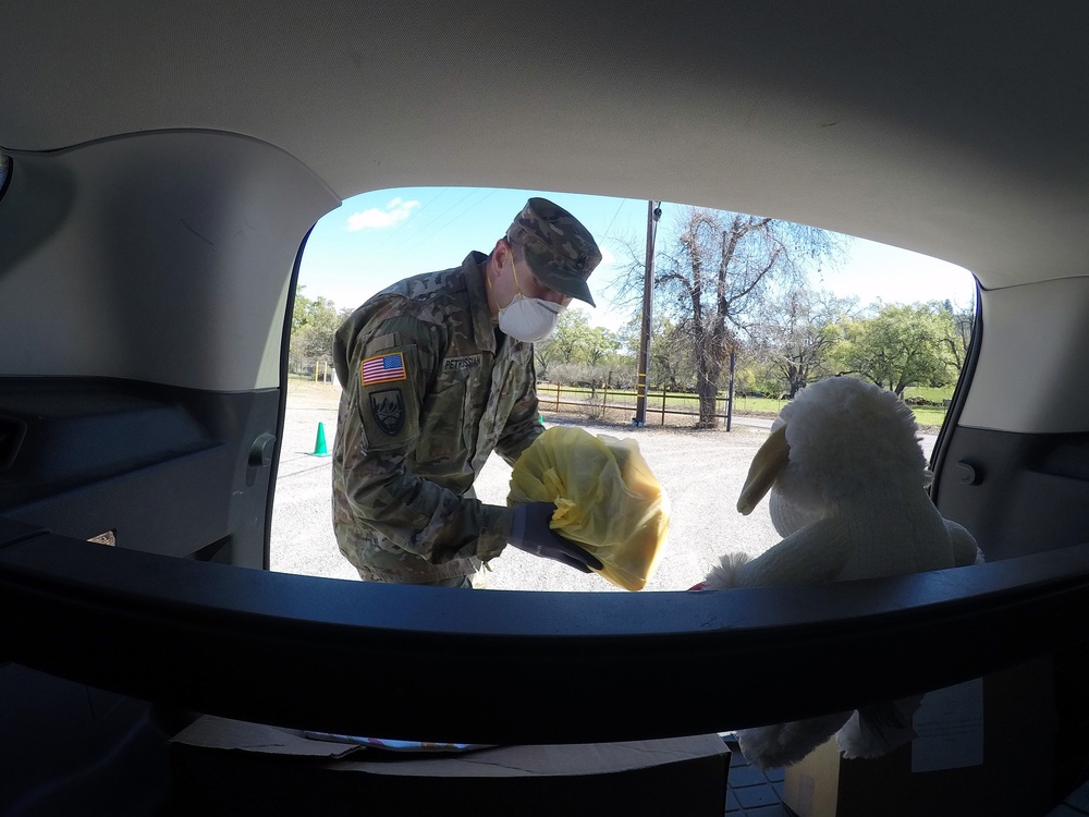 Cal Guardsmen distribute food to Napa Valley residents