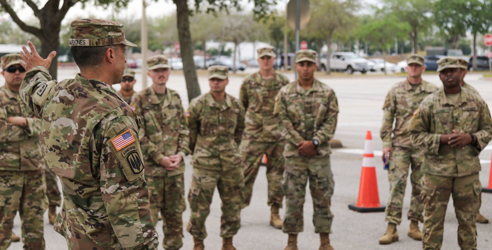 Shift NCOIC welcomes new soldiers on rotation to screening area operations