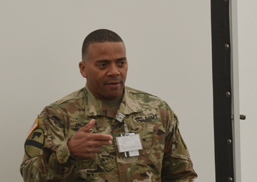 1ID Fwd sergeant major meets with enlisted personnel in Poznań