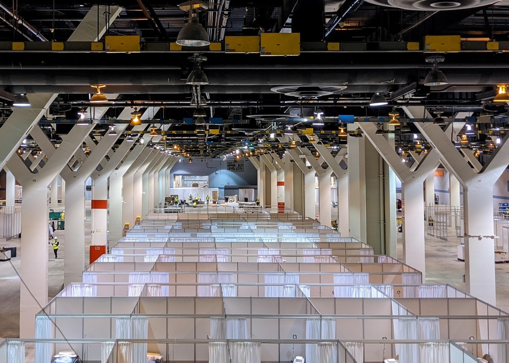 Mayor visits McCormick Place’s COVID19 ACF during construction