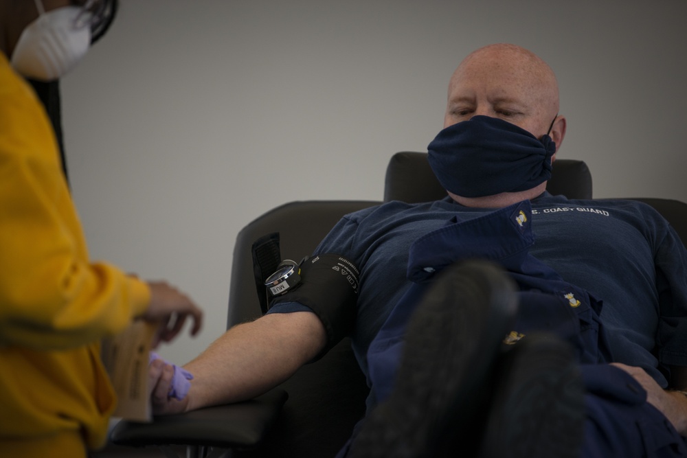 Coast Guard, American Red Cross, host blood drive in Alameda
