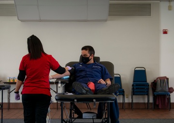 Coast Guard, American Red Cross, host blood drive in Alameda