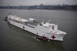 USNS Comfort pulls into New York City