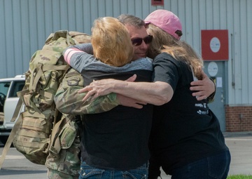 38th Infantry Soldiers coming home