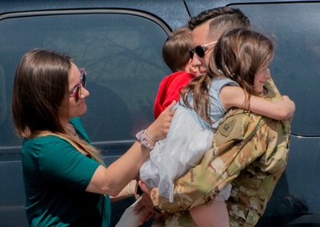 38th Infantry Soldiers coming home