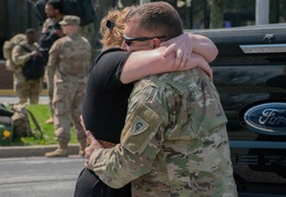 38th Infantry Soldiers coming home