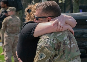 38th Infantry Soldiers coming home