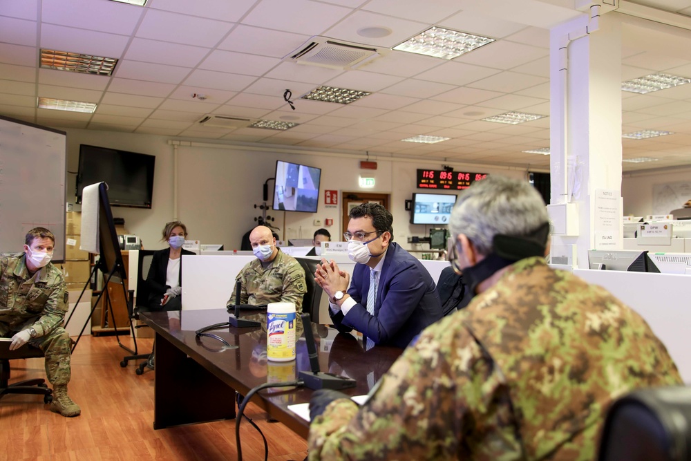 Mayor of Vicenza visits Caserma Ederle
