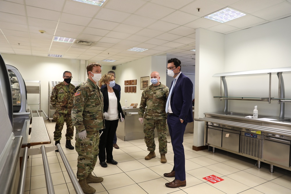 Mayor of Vicenza visits Caserma Ederle
