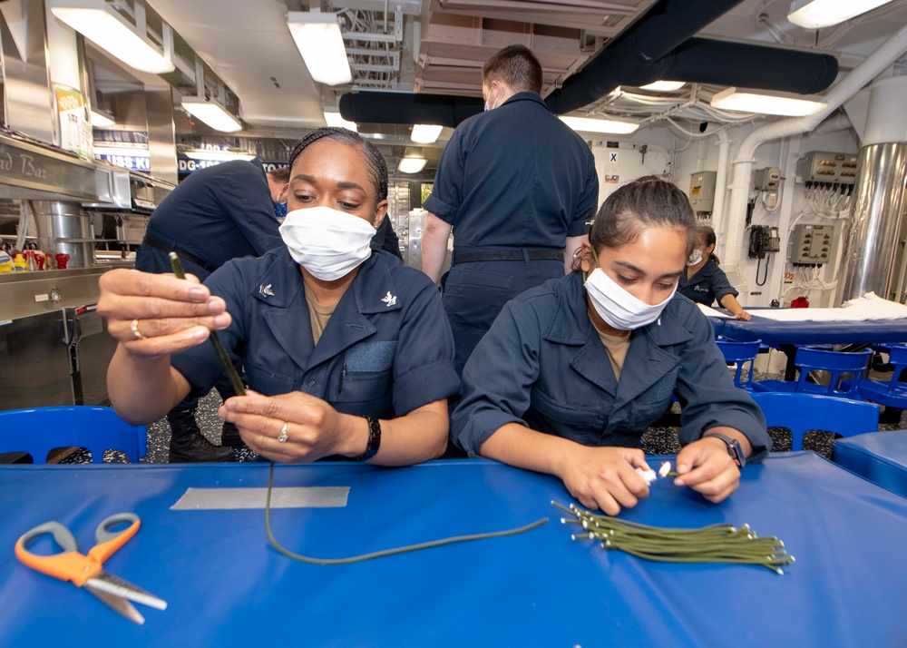 Sailors help create masks to comply with new directives
