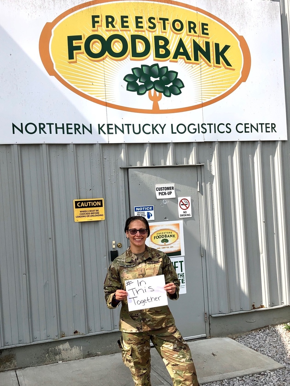Kentucky Soldiers provide support to local food banks