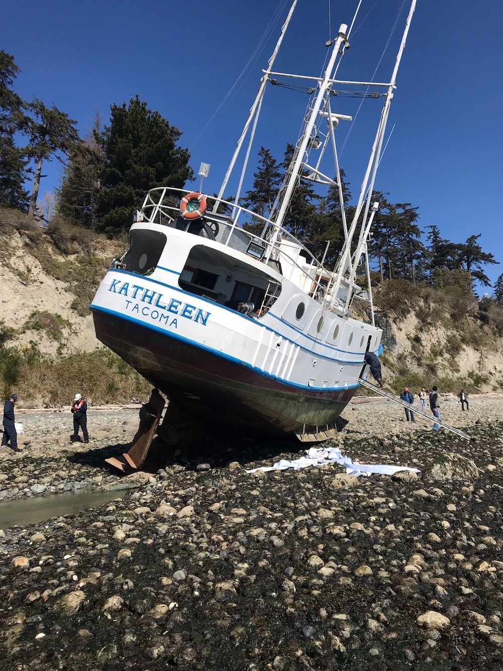 Coast Guard Sector Puget Sound personnel respond to grounded vessel