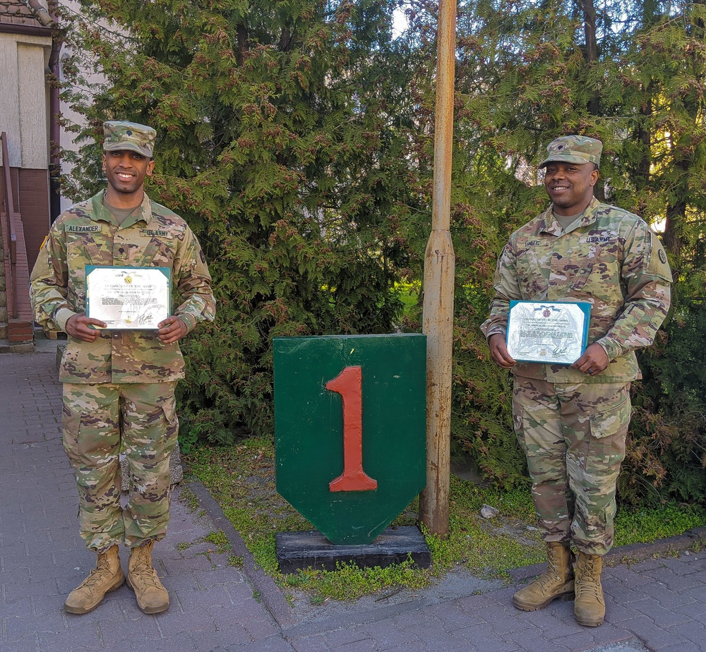 1st Infantry Division Forward postal clerks receive awards