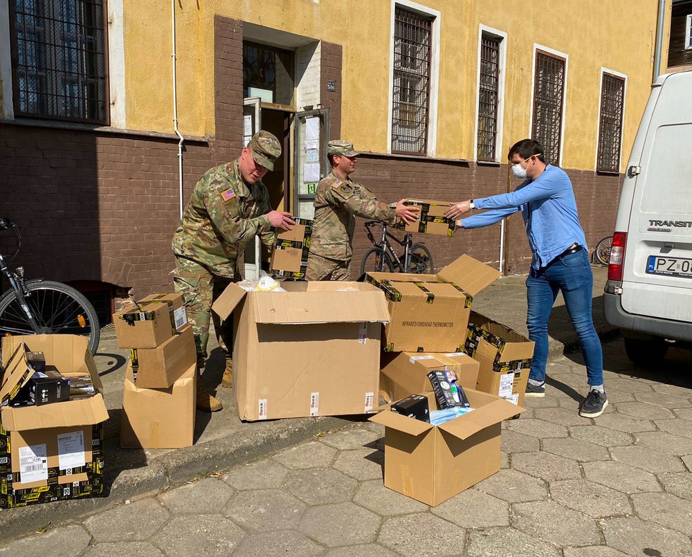 1ID Fwd and ASG Soldiers receive and distribute COVID-19 protective equipment