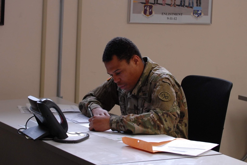 Soldiers and Airmen Mobilize for Operation Covid19 at Niagara Falls Air Reserve Station