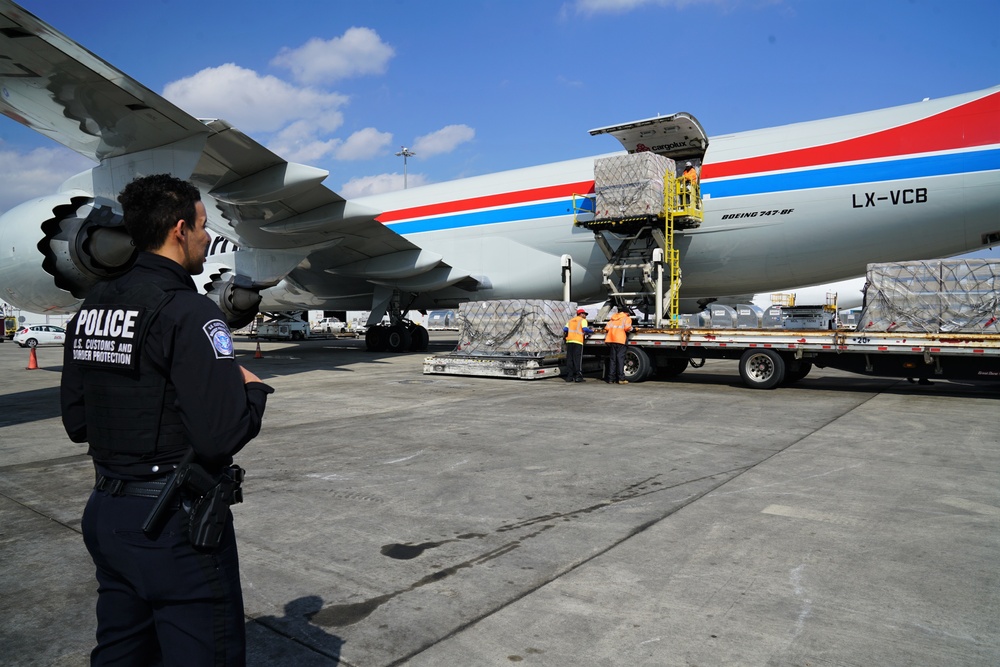 CBP Office of Field Operation ofﬁcer monitors the delivery of personal protective equipment