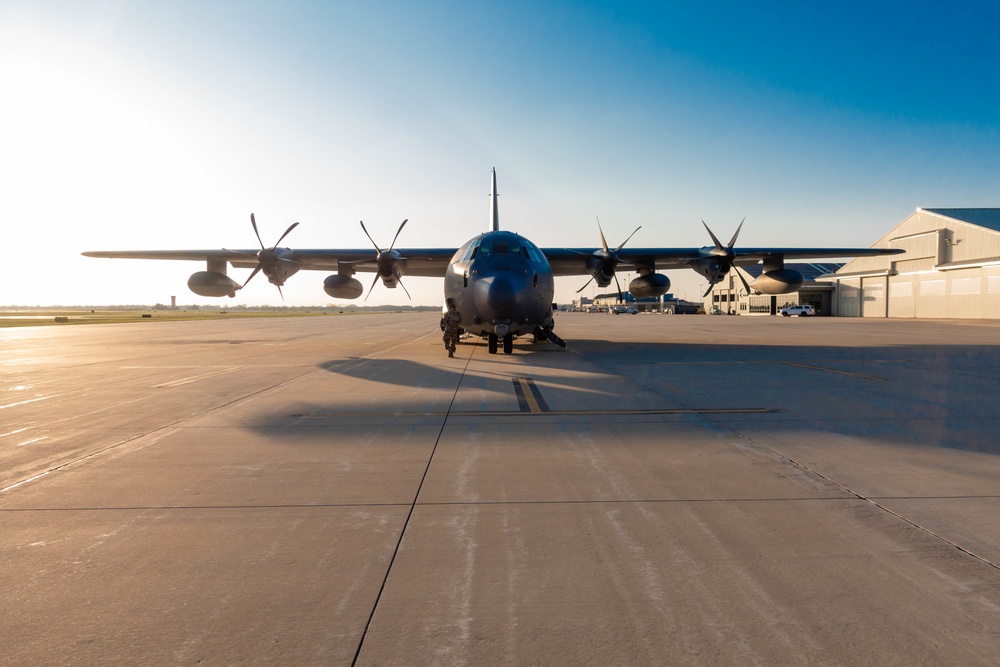 California Air National Guard delivers supplies to Illinois
