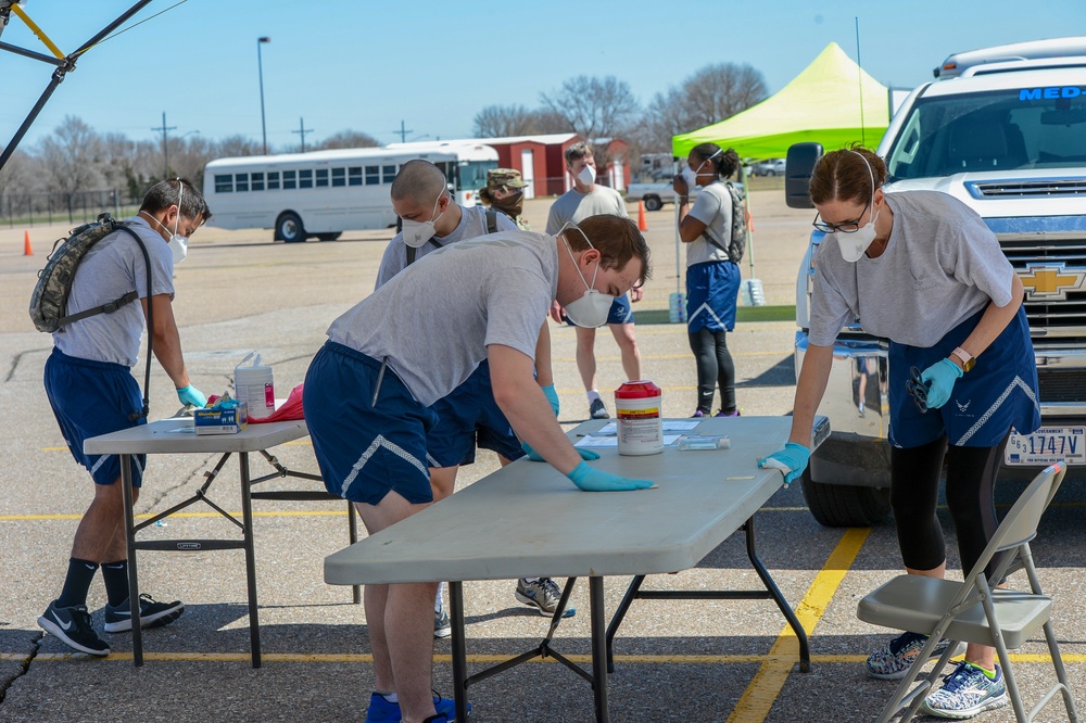 Nebraska Guardsmen Support COVID-19 Mobile Testing in Grand Island