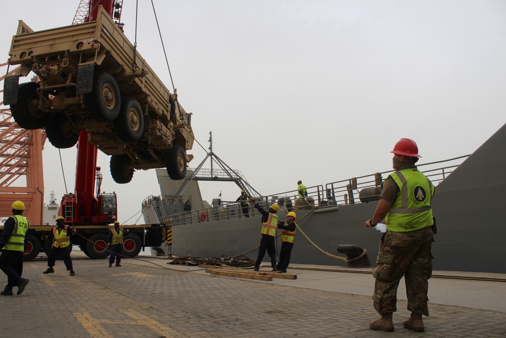 Field Hospital Completes Arrival at Port of Shuaiba