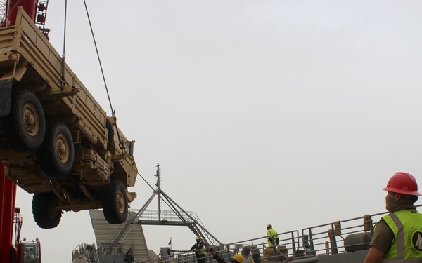 Field Hospital Completes Arrival at Port of Shuaiba