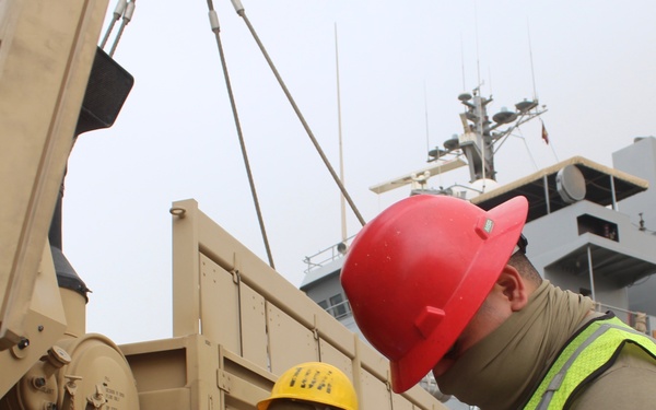 Field Hospital Completes Arrival at Port of Shuaiba