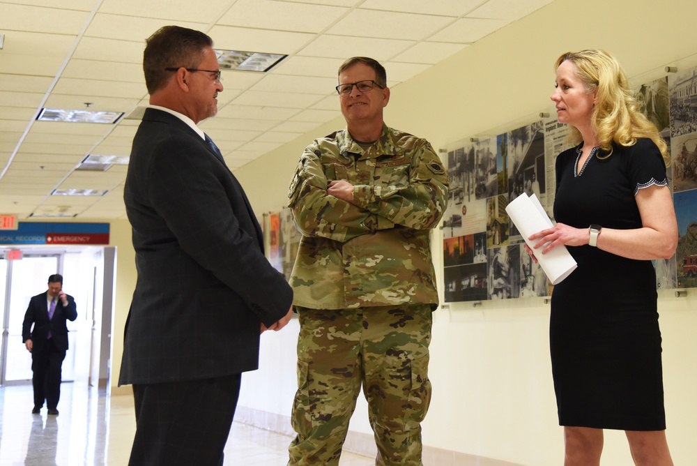 Gov. Ducey, Maj. Gen. McGuire, Dr. Christ tour Phoenix St. Luke’s Hospital