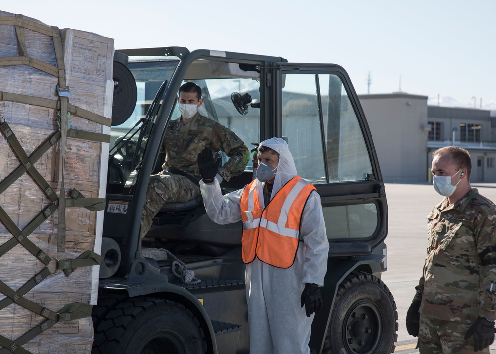 UTANG helps transfer humanitarian aid to Ecuador