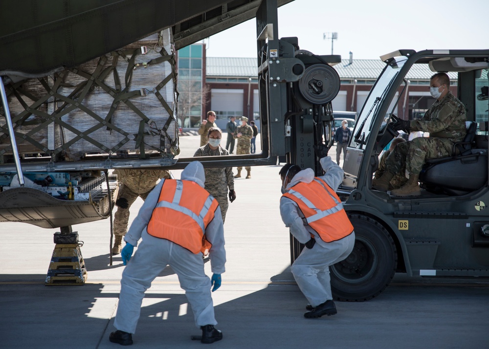 UTANG helps transfer humanitarian aid to Ecuador