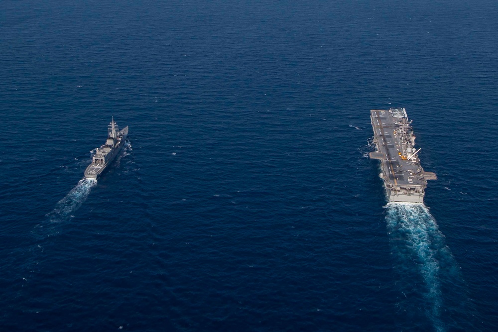 USS America, JS Akebono Operate in East China Sea