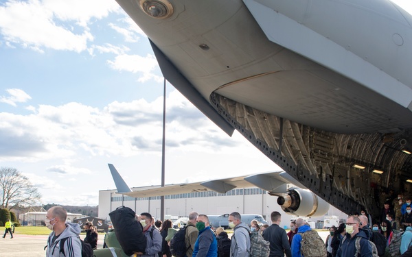 Members of The 801st Combat Support Hospital, U.S. Army Reserve, Fort Sheridan, Illinois, arrives in Hanscom Air Force Base