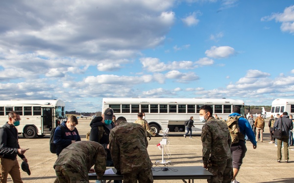 Members of The 801st Combat Support Hospital, U.S. Army Reserve, Fort Sheridan, Illinois, arrives in Hanscom Air Force Base