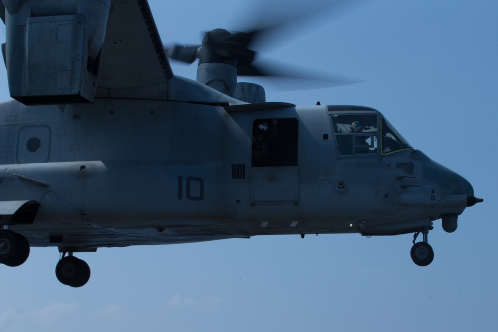 Marines with 31st MEU conduct flight operations aboard USS America