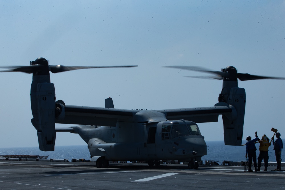 Marines with 31st MEU conduct flight operations aboard USS America