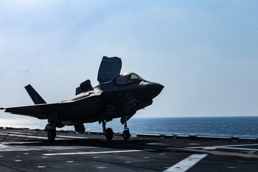 Marines with 31st MEU conduct flight operations aboard USS America