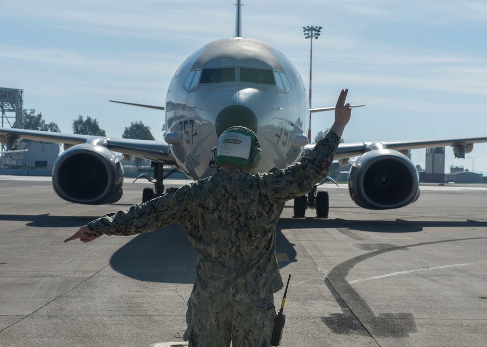 AN Rollason Taxis and Directs P-8A
