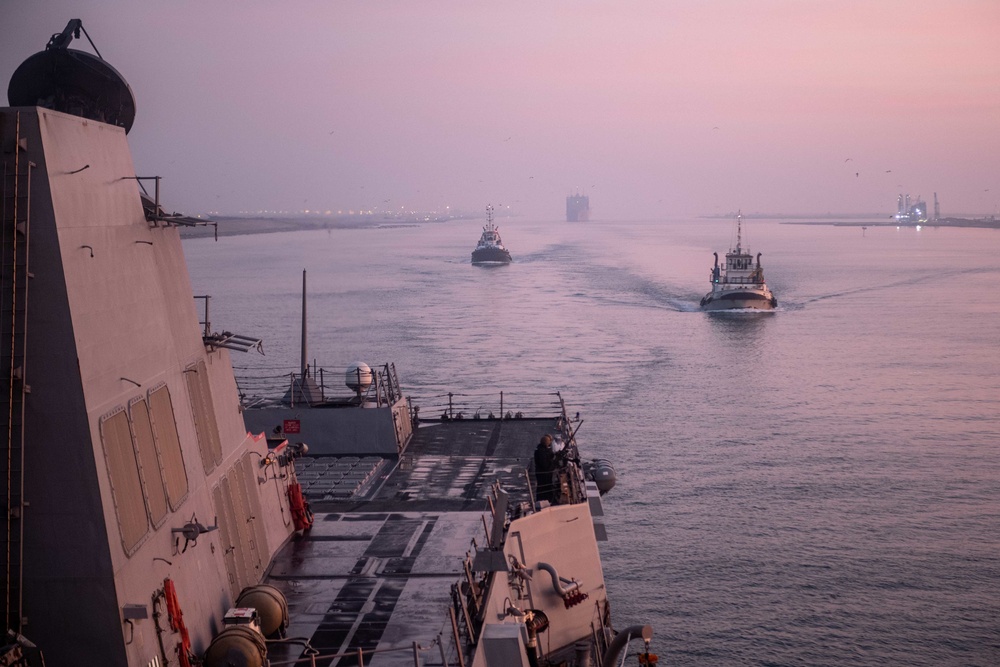 Truxtun Conducts Operations in the 5th Fleet Area of Operations