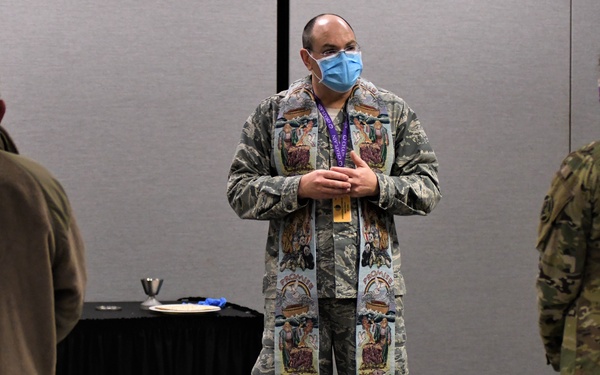 NY National Guard Chaplain provides Easter Mass at Javits Center