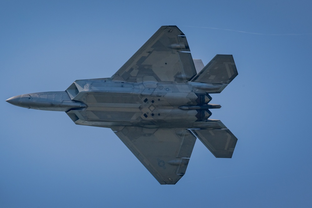 F-22 Raptor Demo Team takes to the skies